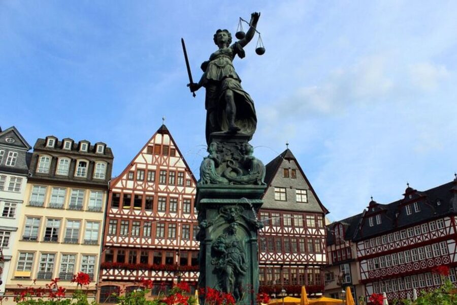 Frankfurt: Private custom tour with a local guide - Starting from your hotel in Frankfurt