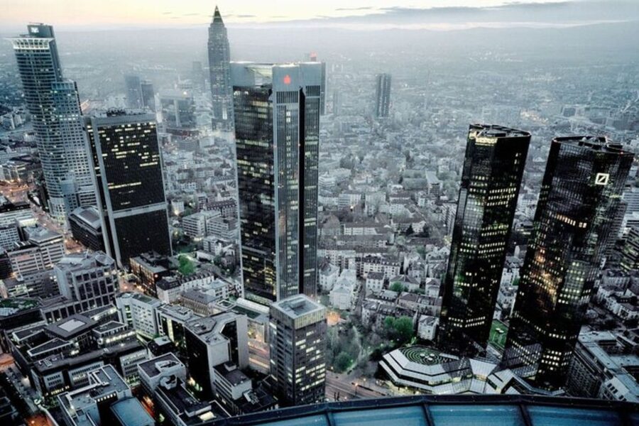 Frankfurt: Private custom tour with a local guide - The privacy issue you should clarify
