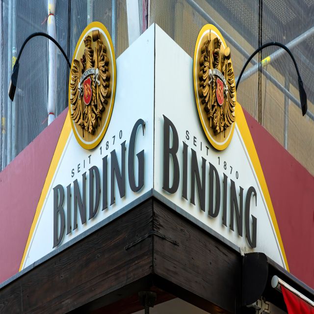 Frankfurt: Private German Beer Tasting Tour in Old Town - Meeting your beer guide at Römerberg
