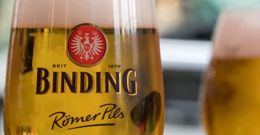 Frankfurt: Private German Beer Tasting Tour in Old Town - Your first pub has a local feel