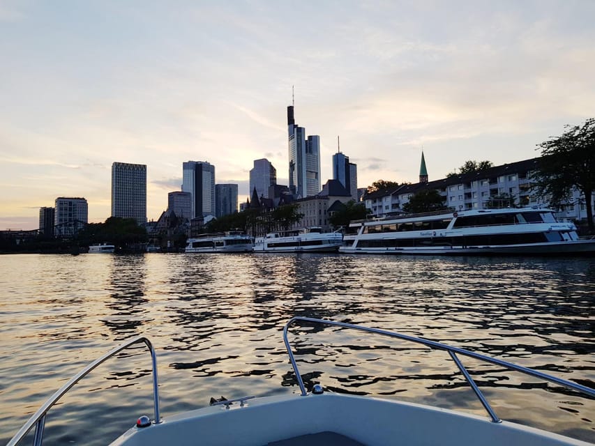 Frankfurt: Private Romantic Skyline Boat Tour - Museumsufer, Eiserne Steg, and Ostend