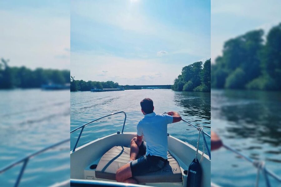 Frankfurt: Private Romantic Skyline Boat Tour - Captain Sandro and the guiding style