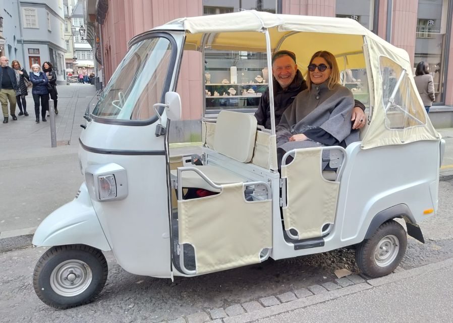 Frankfurt: Private Sightseeing Tour in Retro Ape Calessino - Frankfurt’s apple wine country at Lohrberg