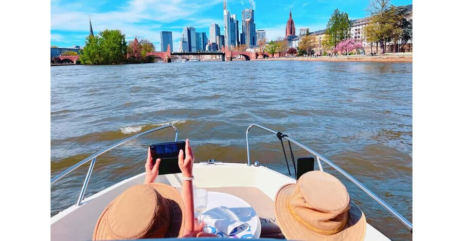 Frankfurt: Private Skyline Sightseeing Boat Tour - A private boat changes the pace