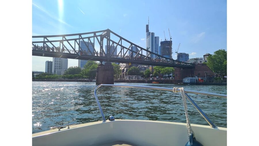 Frankfurt: Private Sport Boat Tour - Speed, Fun & Skyline - Key points to know before you book