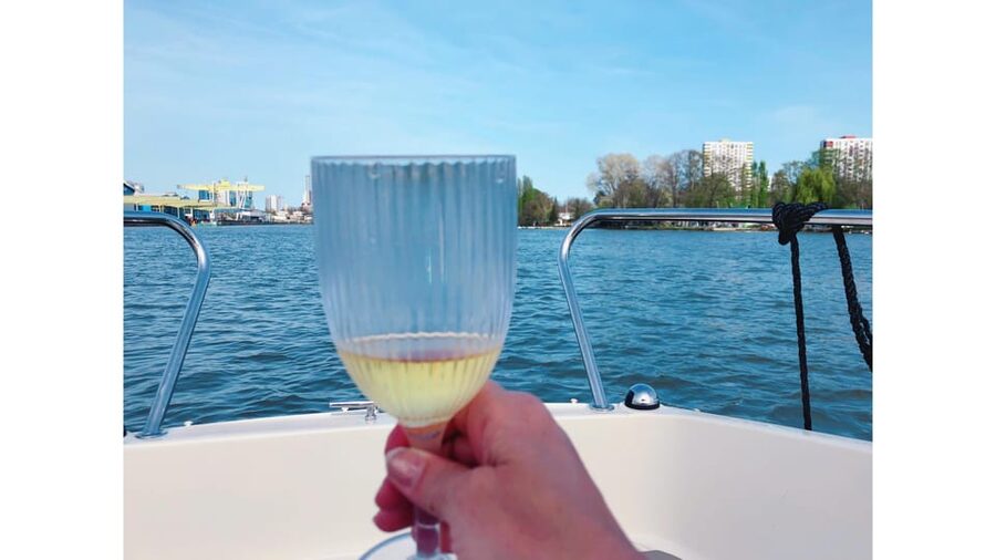 Frankfurt: Private Sport Boat Tour - Speed, Fun & Skyline - Frankfurt from the Main, with the Städel Museum as your starting point