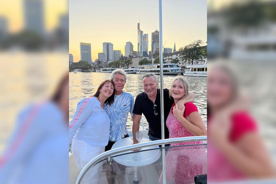 Frankfurt: Private Sport Boat Tour - Speed, Fun & Skyline - What the captain adds to the experience