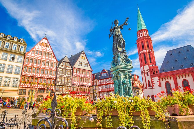 Frankfurt: Private Walking Tour with Relaxing Cruise - Extending the route to the Old Opera and Goethestraße