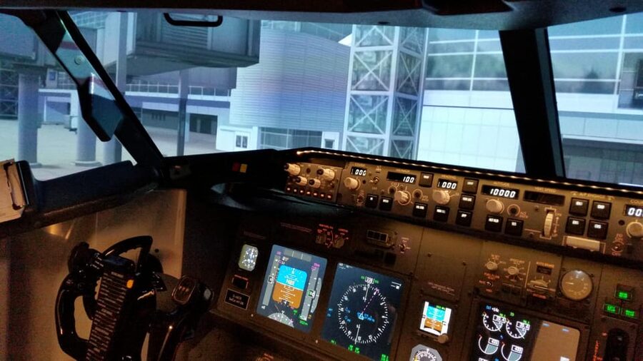Frankfurt: "Ready for take off" - Flight Simulator B737 - The 30-minute briefing before takeoff