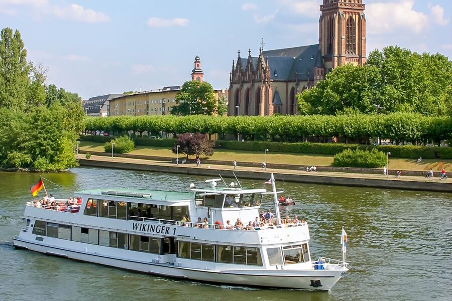 Frankfurt: River Main Sightseeing Cruise with Commentary - Key points to know before boarding