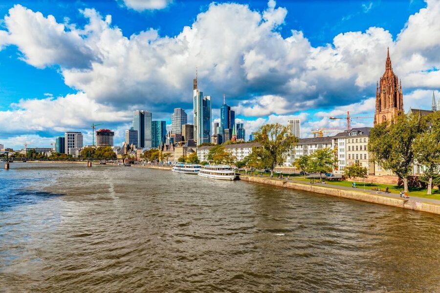 Frankfurt: River Main Sightseeing Cruise with Commentary - Starting at Eiserner Steg in central Frankfurt
