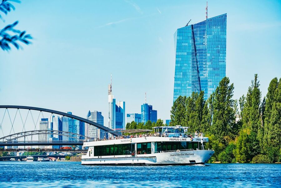 Frankfurt: River Main Sightseeing Cruise with Commentary - Commentary, seating, and the onboard atmosphere