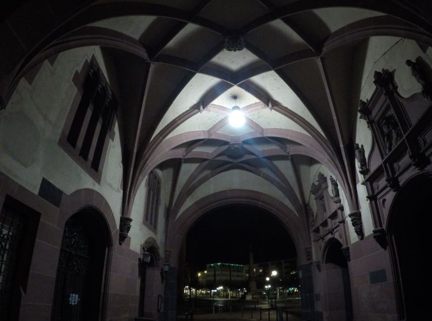 Frankfurt: Scary Sightseeing Tour with The Hangman - The Römerberg’s Torture Chambers and Death Sentences