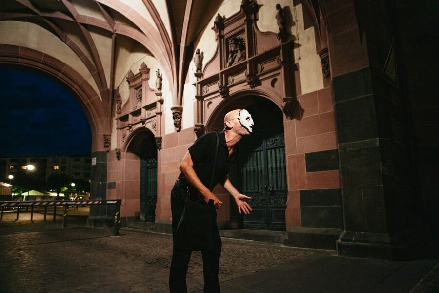 Frankfurt: "The Sandman" Nightmarish Walking Tour - Meeting the Sandman at Frankfurt Cathedral