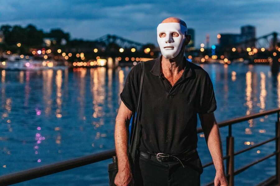Frankfurt: "The Sandman" Nightmarish Walking Tour - Crossing Eiserner Steg for Frankfurt’s Best View
