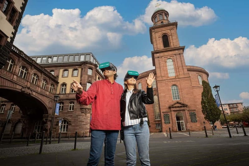 Frankfurt: Walking Tour - discover the city with VR glasses - Paulsplatz and the return of 1848
