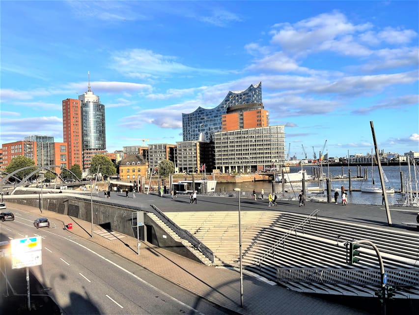 Free Tour: Port, Red Light District and Beatles. You decide how much to pay at the end - Why the flexible payment model matters