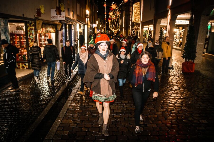 Freiburg: Christmas Tour with Drag Queen Betty BBQ - Meeting Freiburg at Christmas through Betty BBQ’s humor