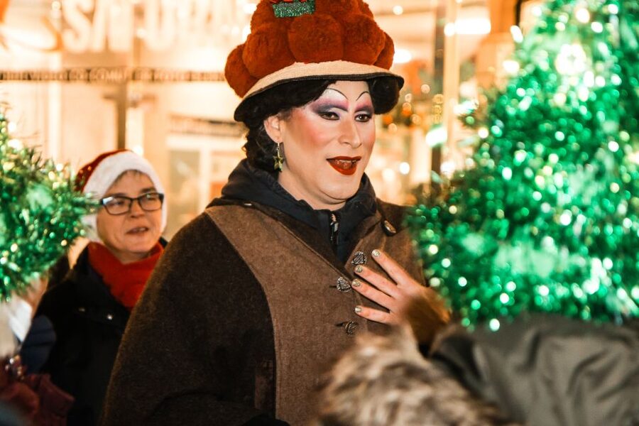 Freiburg: Christmas Tour with Drag Queen Betty BBQ - What Betty BBQ adds to a familiar city walk