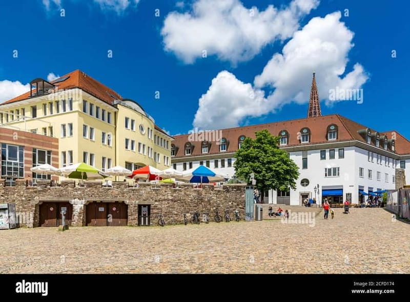 Freiburg: English Tours of the Old City - Haus zum Walfisch and the first unusual details