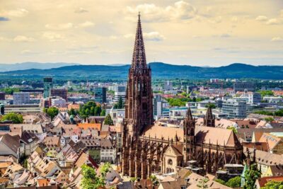 Exciting City Tour with sightseeing and history
