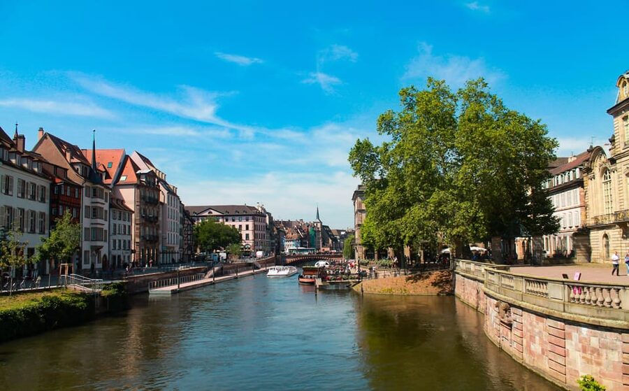 Freiburg: Express Walk with a Local in 60 minutes - Freiburg Cathedral and the old town streets