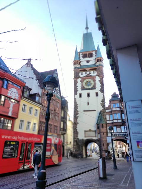 Freiburg im Breisgau: old town privat walking tour Italian - Freiburg Minster and its colored glass