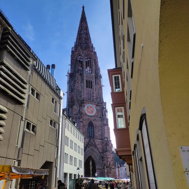Freiburg im Breisgau: old town privat walking tour Italian - Freiburg’s Bächle, small channels with a big role