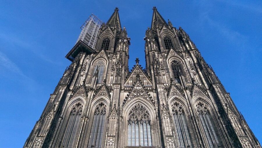 From Amsterdam: Cologne Private Sightseeing Tour - Neumarkt and the Christmas Season