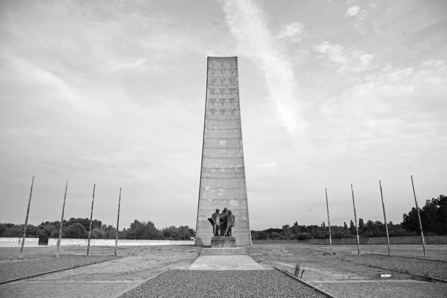 From Berlin: Licensed Sachsenhausen Tour with max. 15 people - Why Sachsenhausen deserves a full half-day