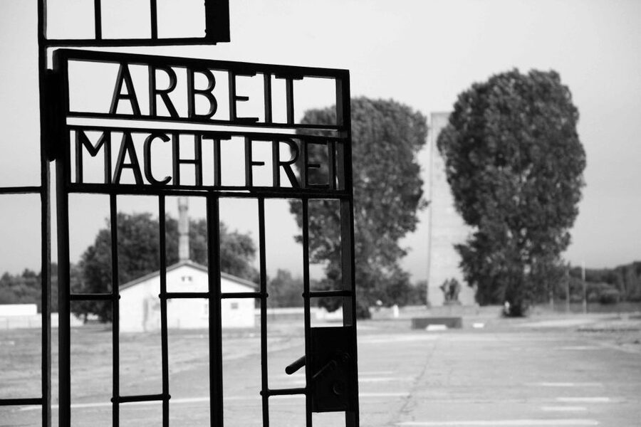 From Berlin: Licensed Sachsenhausen Tour with max. 15 people - Tower A and the entrance to the camp