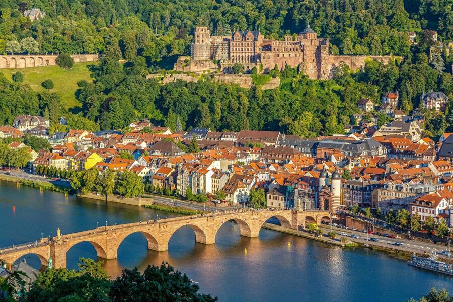 From Frankfurt: Heidelberg, Castle and Old City Guided Tour - Guide quality makes the difference