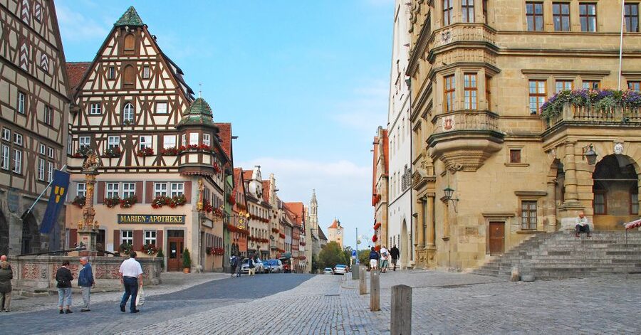 From Frankfurt: Rothenburg ob der Tauber Wine Tour - Weikersheim Castle and its Baroque garden