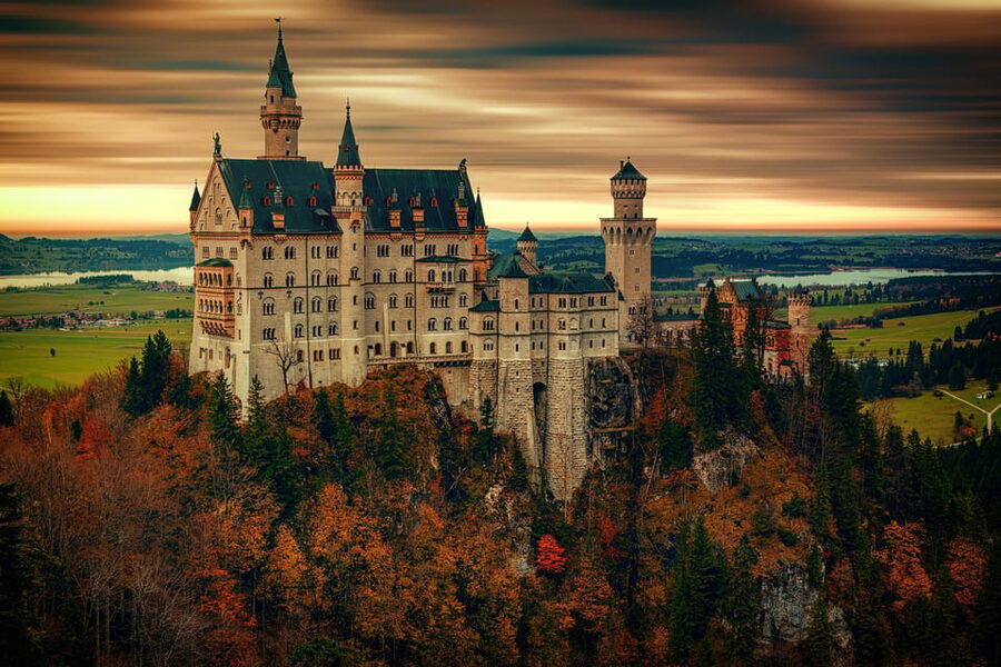 From Füssen: Neuschwanstein & Linderhof Castles Private Tour - What the guides add to the experience