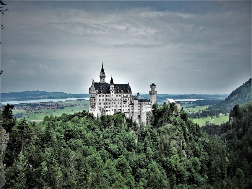 From Füssen: Neuschwanstein & Linderhof Castles Private Tour - Arriving at Neuschwanstein through Hohenschwangau