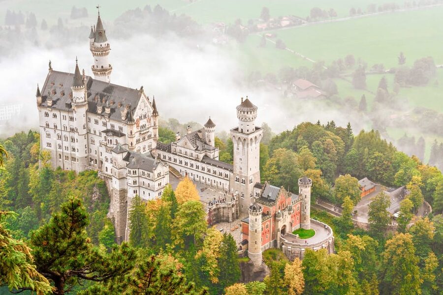 From Hohenschwangau: Tour to Neuschwanstein Castle - The guides are a major part of the value