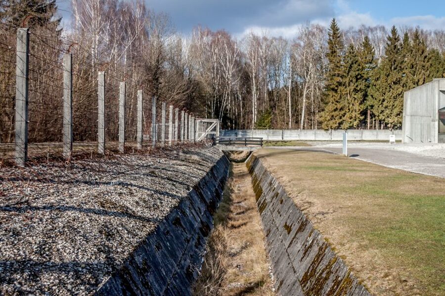 From Munich: Dachau Memorial Site Full-Day Tour - Entering through the Jourhaus and Arbeit Macht Frei
