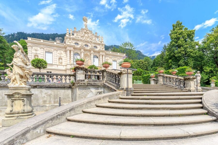 From Munich: Trip to Neuschwanstein & Linderhof in Spanish - What makes Linderhof different