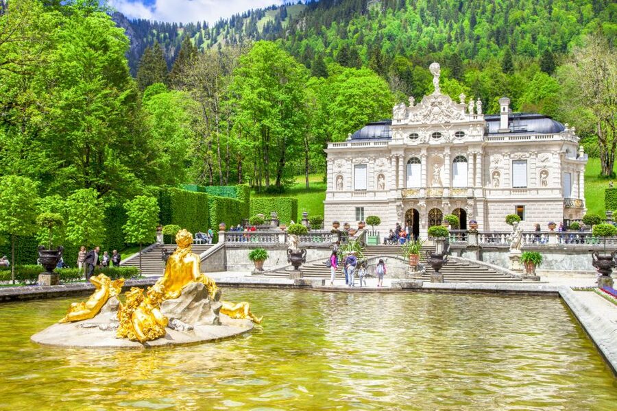 From Munich: Trip to Neuschwanstein & Linderhof in Spanish - The pace, walking, and practical demands
