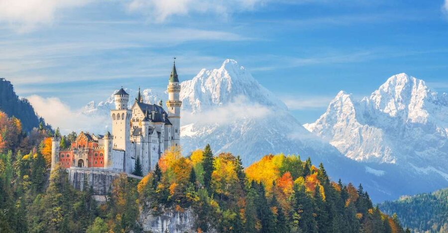 From Munich: Trip to Neuschwanstein & Linderhof in Spanish - The road to Neuschwanstein