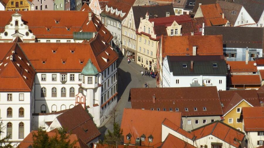 Füssen: Private Guided Walking Tour - Meeting Schrannenplatz and entering old Füssen