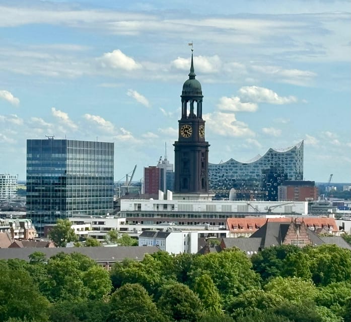 German guided insider tour of Hamburg's Schanzenviertel - Group size, language, and the guide’s style