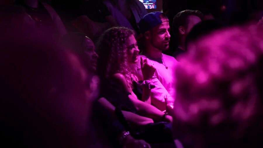 GET UP Comedy in Hamburg - Life is too short not to laugh! - Language, Age, and Audience Fit