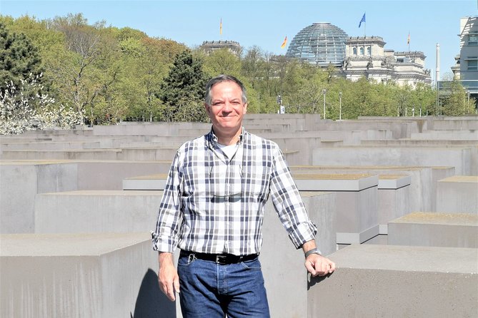 Group Walking Tour (1 - 20 people): 3 Hours the Wall, Third Reich, WW2, Cold War - From Nazi rule to the Holocaust Memorial