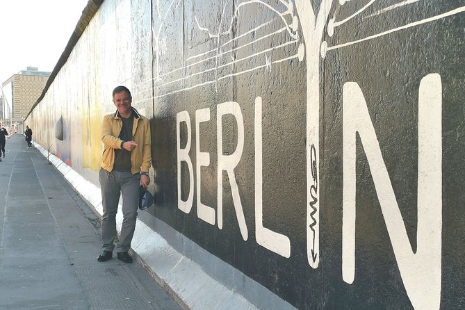 Group Walking Tour (1 - 20 people): 3 Hours the Wall, Third Reich, WW2, Cold War - Checkpoint Charlie and Berlin’s divided center