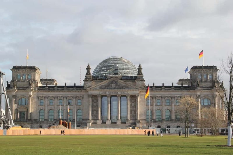 Guided Insider Tour Government and Parliament District - Key points to know before you go