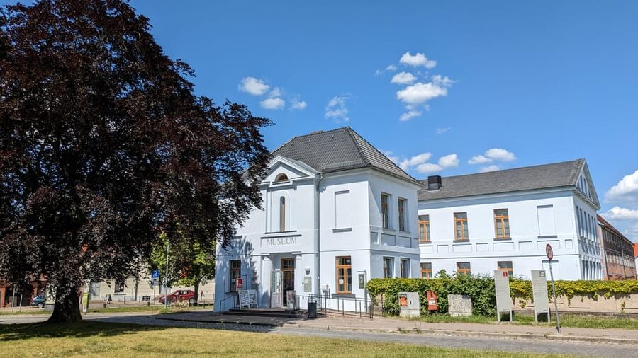 Güstrow: Guided tour of the historic city center - The Renaissance castle under restoration