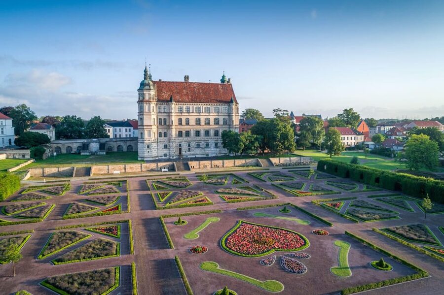 Güstrow: Guided tour of the historic city center - Who should book this Güstrow walk?