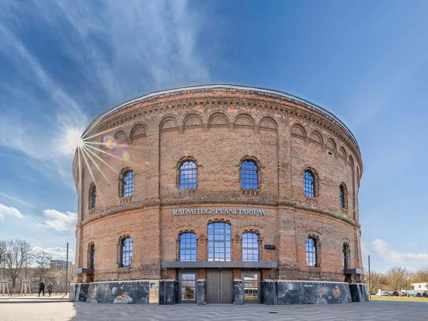 Halle (Saale) : Die Stadtrundfahrt mit dem Halle-Hopper - Planetarium Halle and the final stretch