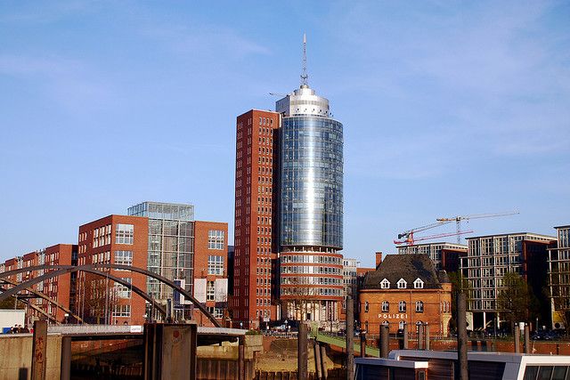 Hamburg: 1.5-Hour Comedy Bus Tour in German - St. Michaelis Church and Jungfernstieg